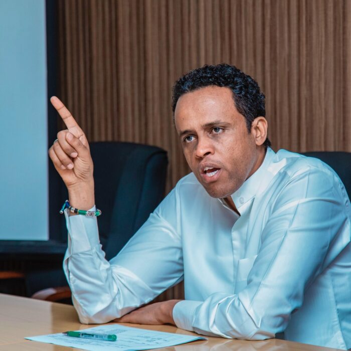 Mhe. Hussein Bashe, Waziri wa Kilimo, afanya kikao kazi na Menejimenti ya Tume ya Taifa ya Umwagiliaji (NIRC)